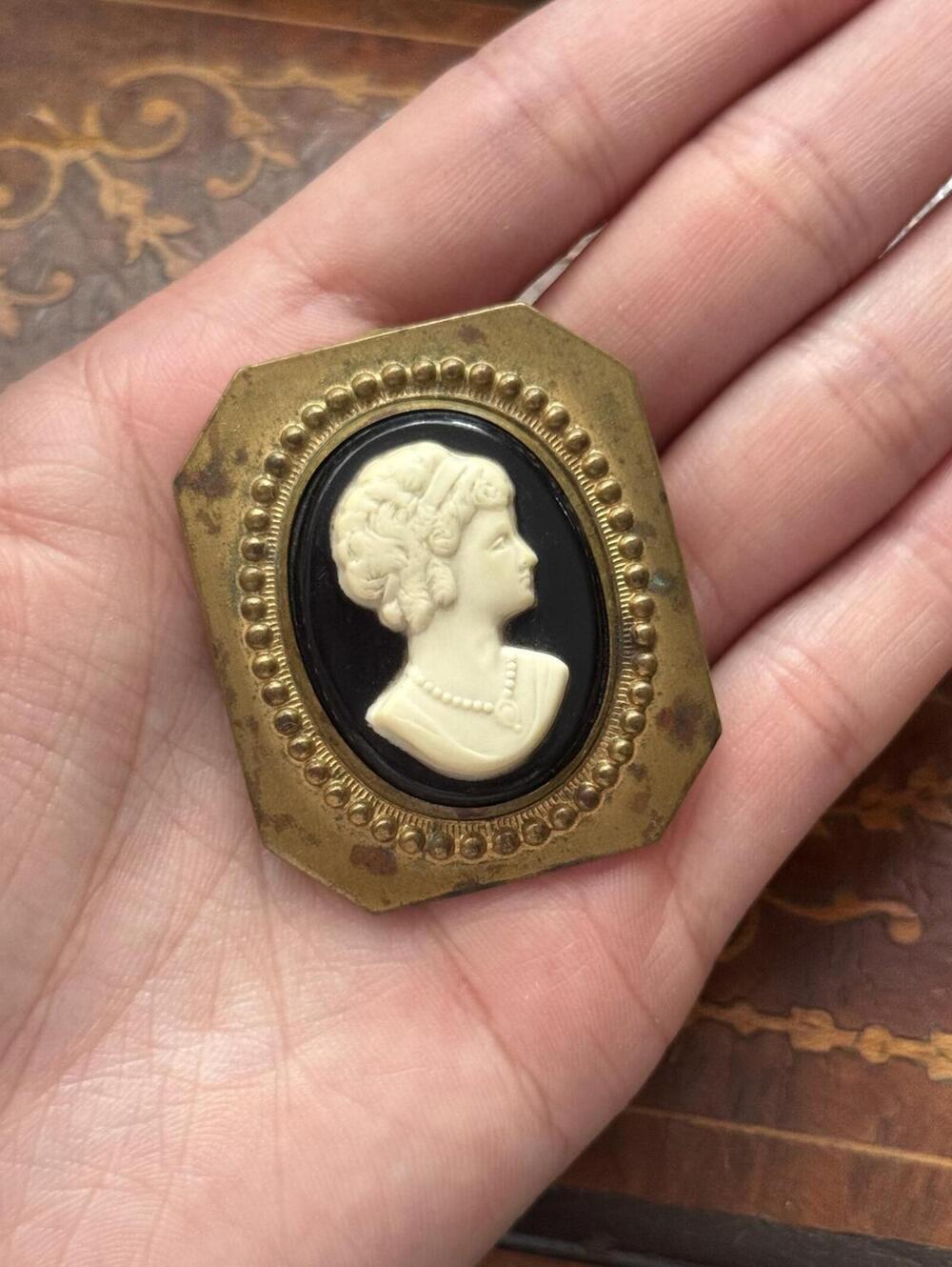 Vintage Brass Metal Gold tone Cameo Brooch